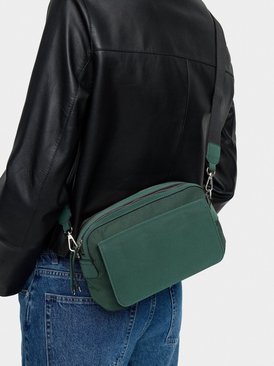 Bolso Bandolera De Nylon Con Solapa verde