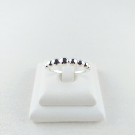Anillo de plata 925, cuentas unidas, la mas ancha tiene de diámetro 4 mm. Anillo de plata 925, cuentas unidas, la mas ancha tiene de diámetro 4 mm.