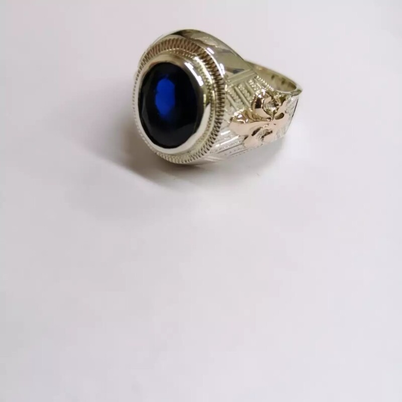 Anillo sello caballero con piedra oval Zafiro Anillo sello caballero con piedra oval Zafiro