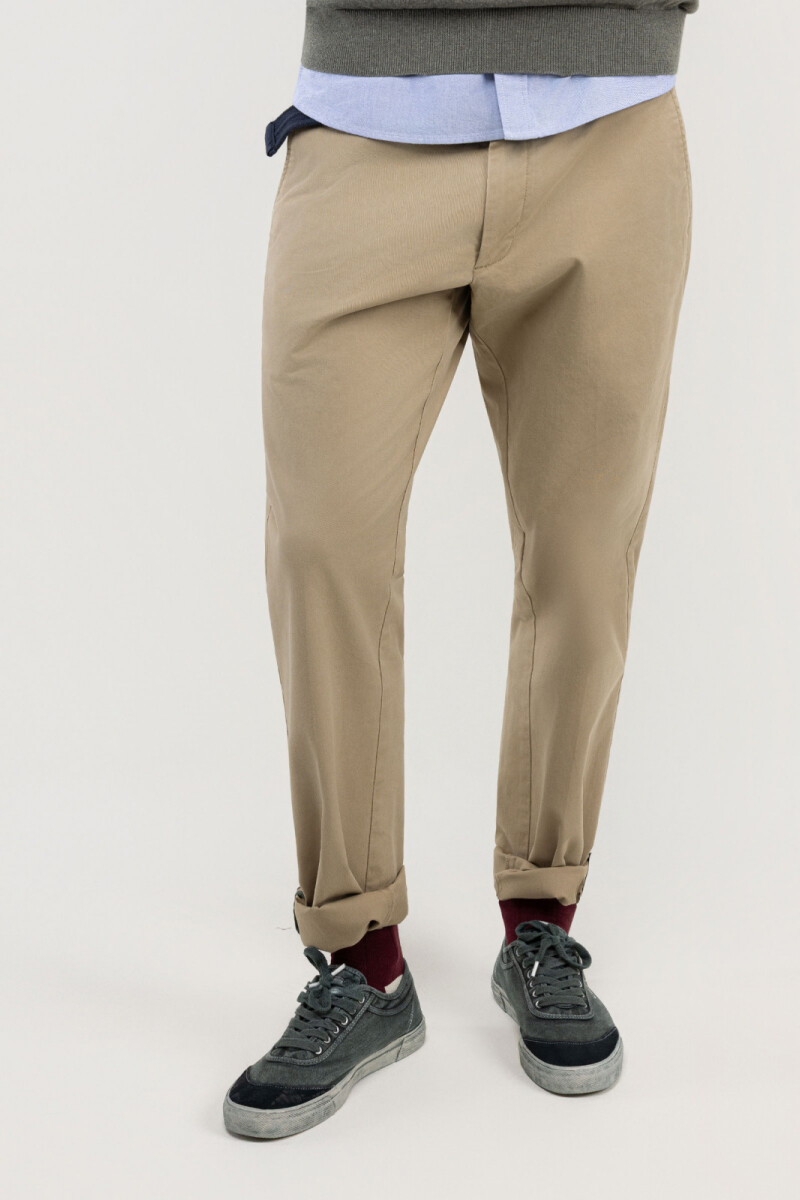 Pantalón Chino Tostado