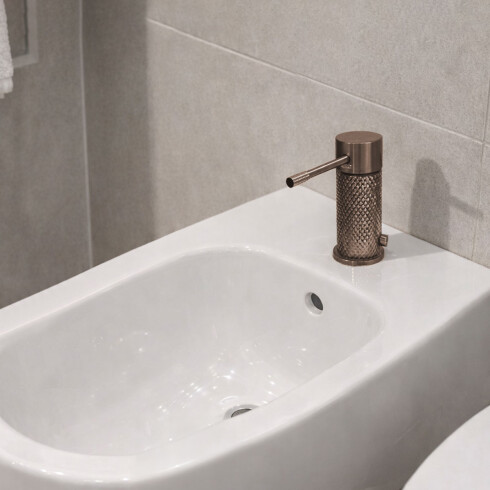 GRIFERIA BIDET CON TRANSFERENCIA LABRADO EN BRONCE CEPILLADO - SERIE SIGNATURE BRONCE
