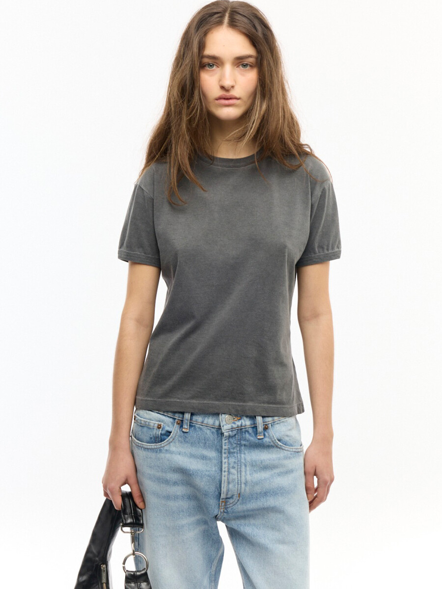 REMERA FITTED 