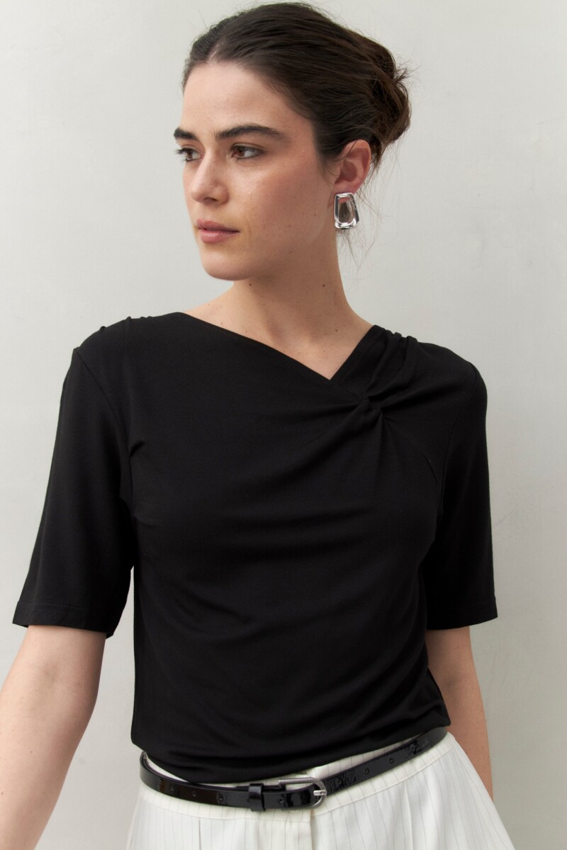 REMERA TRAVIS Negro