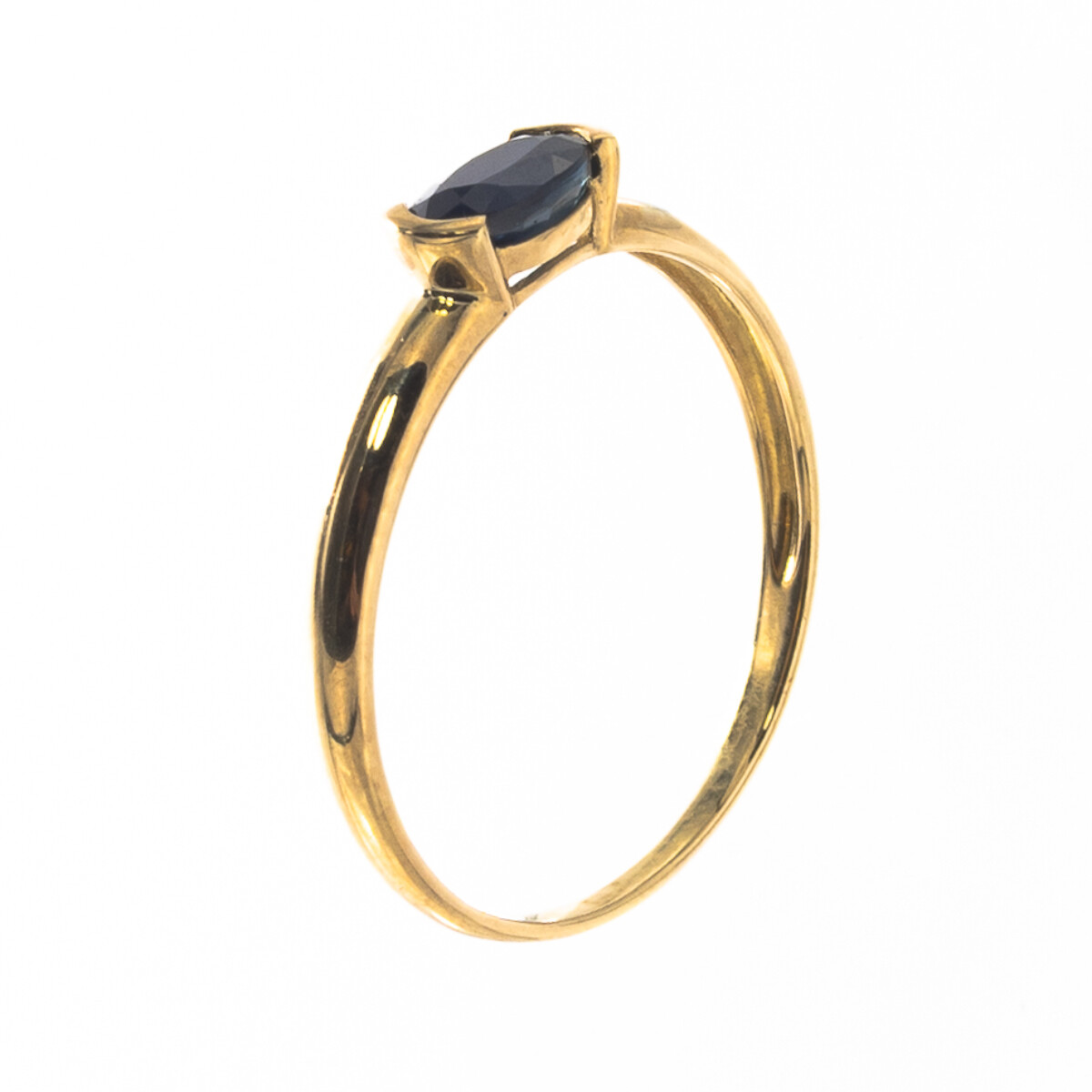 Anillo de oro 9 ktes y Zafiro azul. 