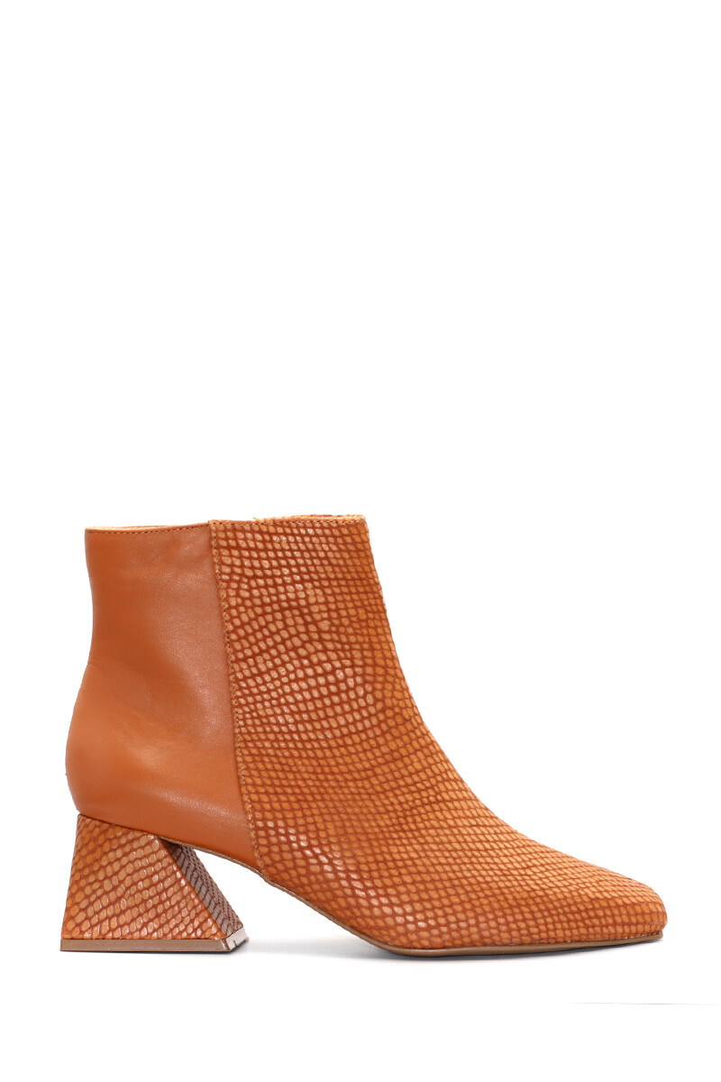Bota Cuero Combinado Croco Taco y Punta Cuadrada - Camel 