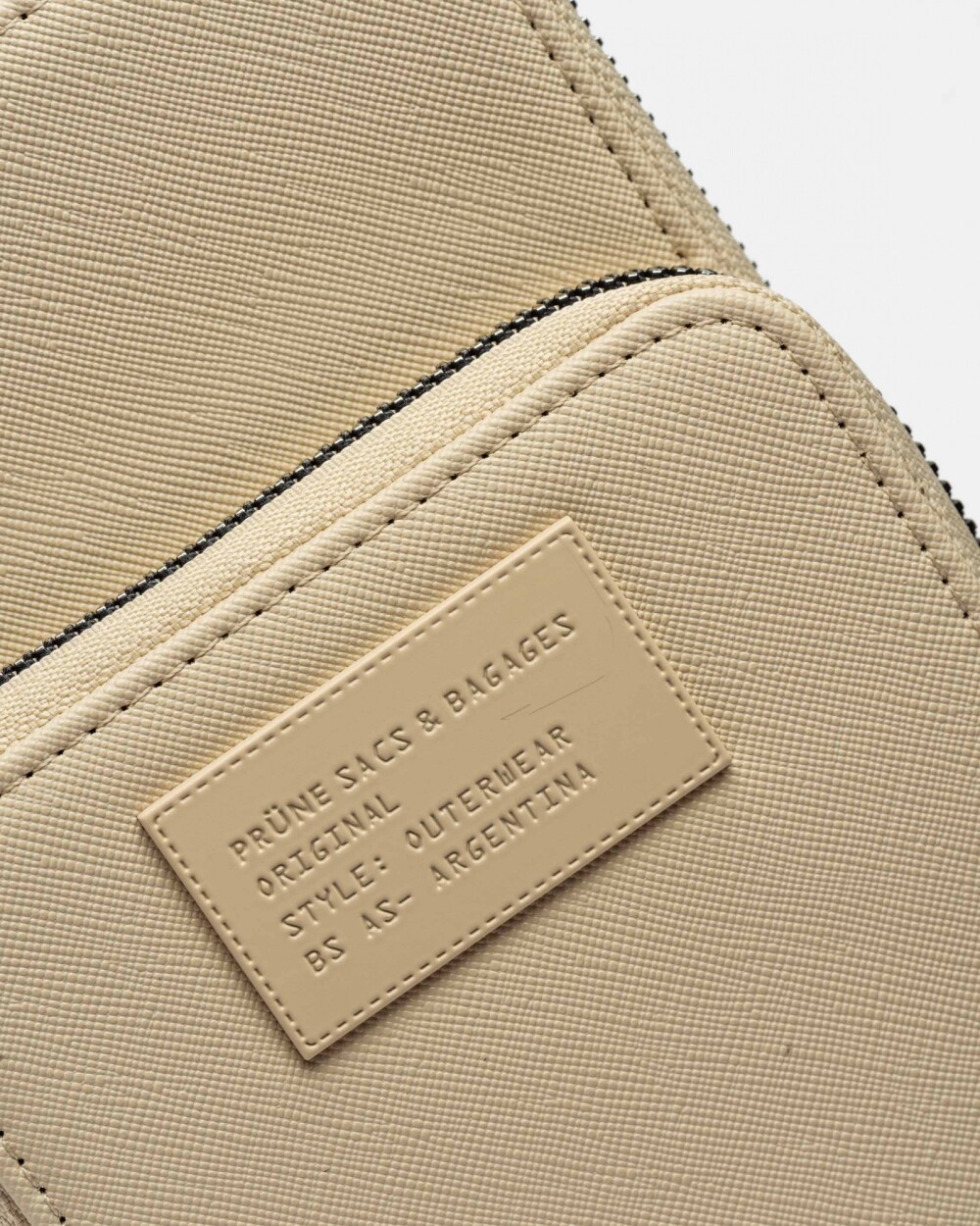 Porta Celular Penny en Efecto Cuero Zaffiano Natural