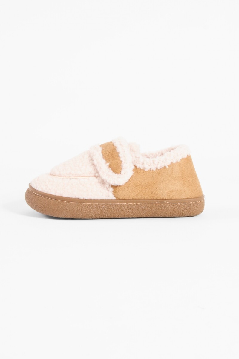 Pantufla corderito suede camel