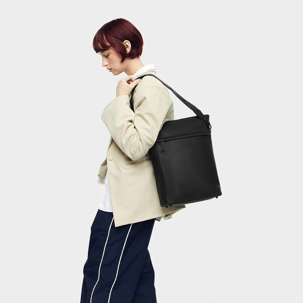 Mochila Gaston Luga Tate 11L Bolsillo Laptop Notebook 13" Color Negro