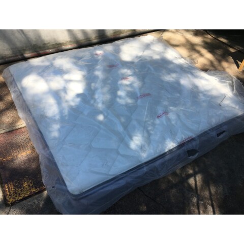 [OUTLET] Colchón King Trento Espumas Suaves Pillow Top Resortes y Tela Jacquard 110 Kg [Manchas por Humedad] [OUTLET] Colchón King Trento Espumas Suaves Pillow Top Resortes y Tela Jacquard 110 Kg [Manchas por Humedad]