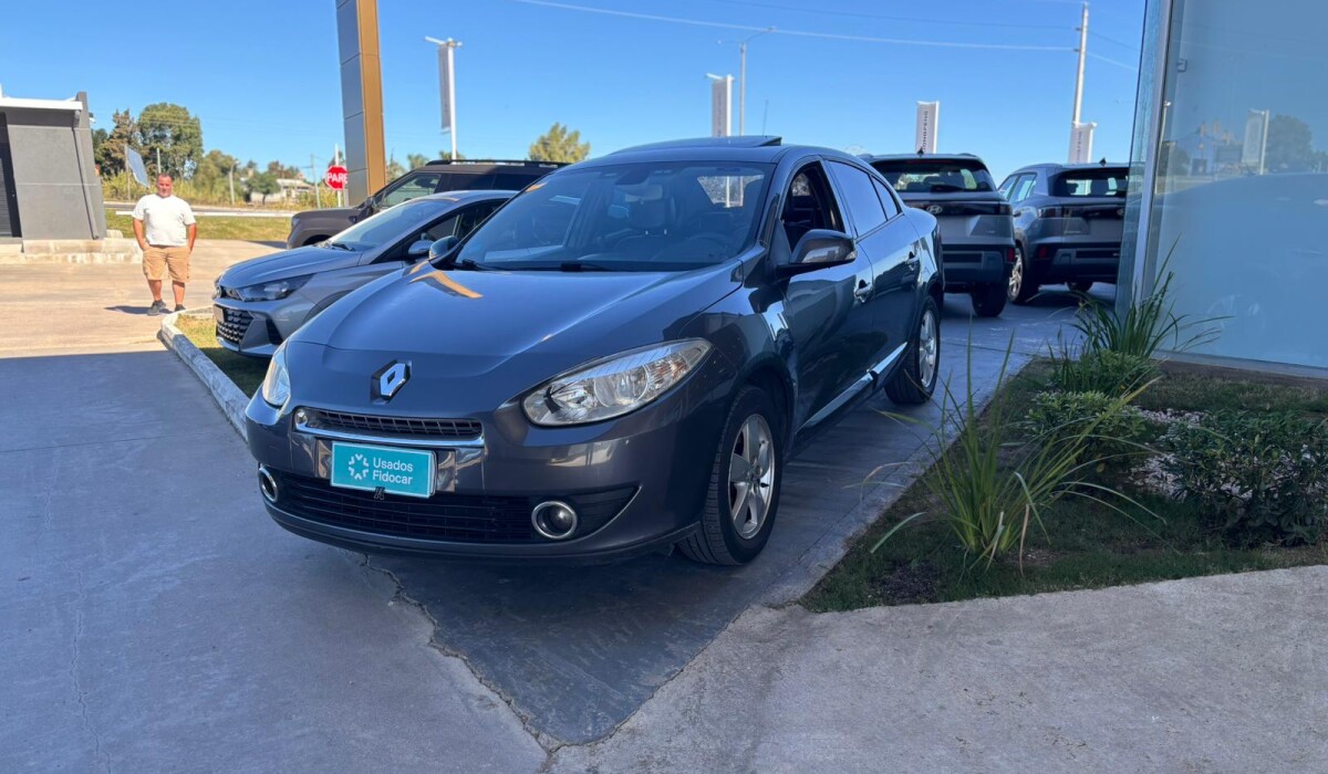Renault Fluence Dynamique AT - 2011 Renault Fluence Dynamique AT - 2011