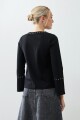 Remera con tachas negro