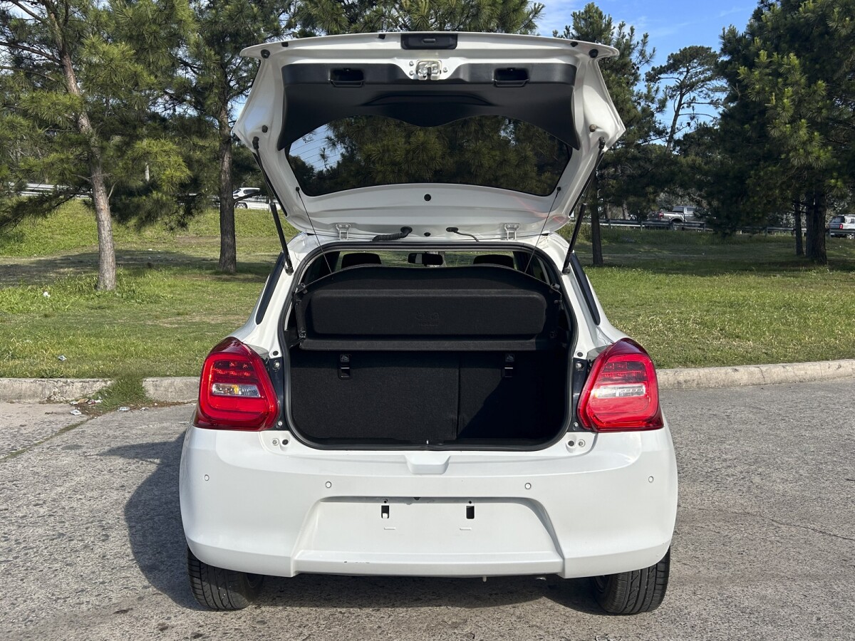 Suzuki Swift GL 2024 EXCELENTE ESTADO! | Permuta / Financia Suzuki Swift GL 2024 EXCELENTE ESTADO! | Permuta / Financia