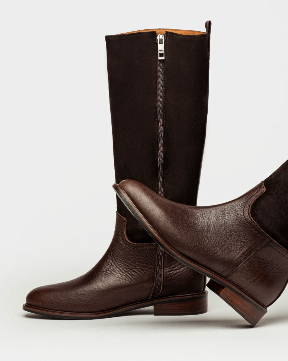 Bota caña alta New ascot en gamuza Marron