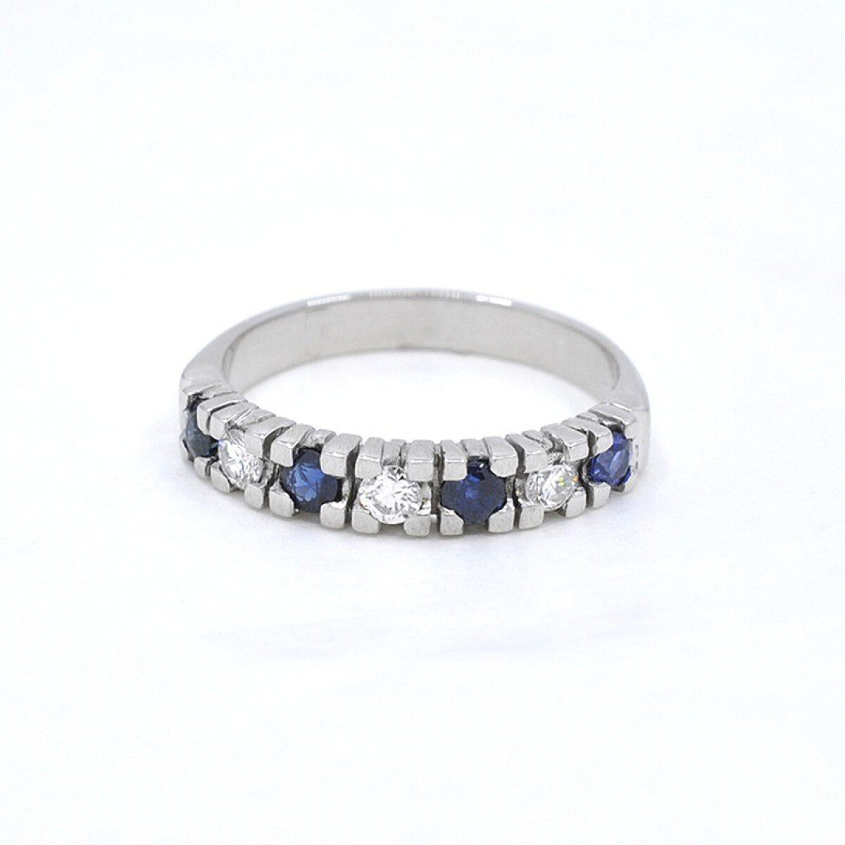 Anillo En Oro 18K Blanco Con Brillantes Y Zafiros 