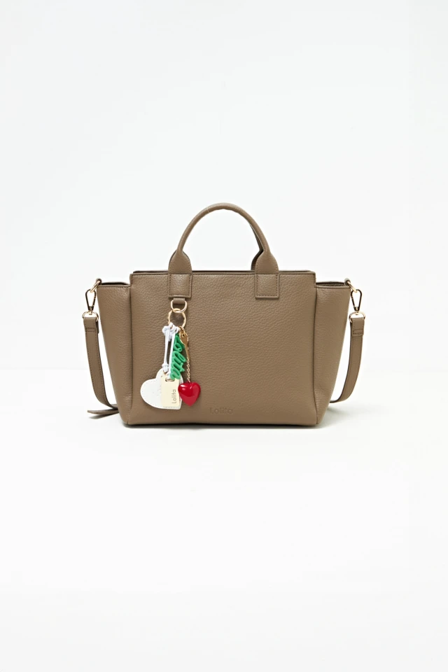 Cartera bandolera con dijes beige