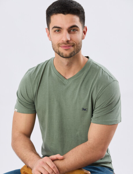 REMERA BÁSICA V DE ALGODÓN Verde
