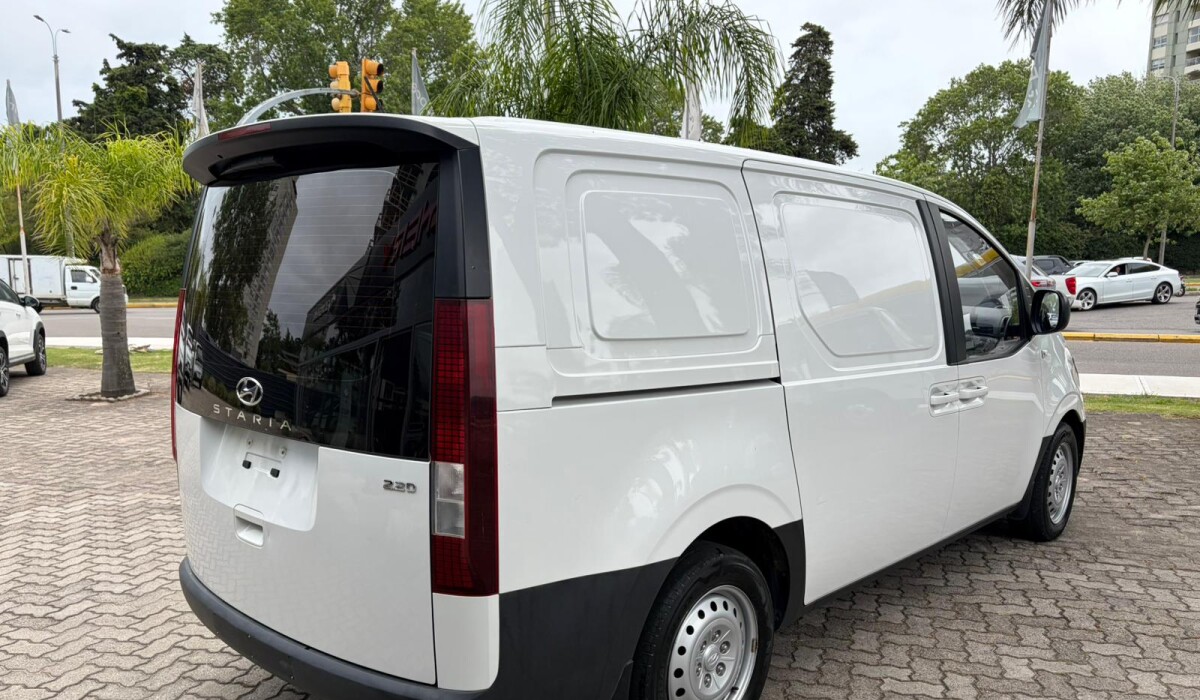 Hyundai H1 Staria Furgon 2.2 Diesel - 2022 Hyundai H1 Staria Furgon 2.2 Diesel - 2022