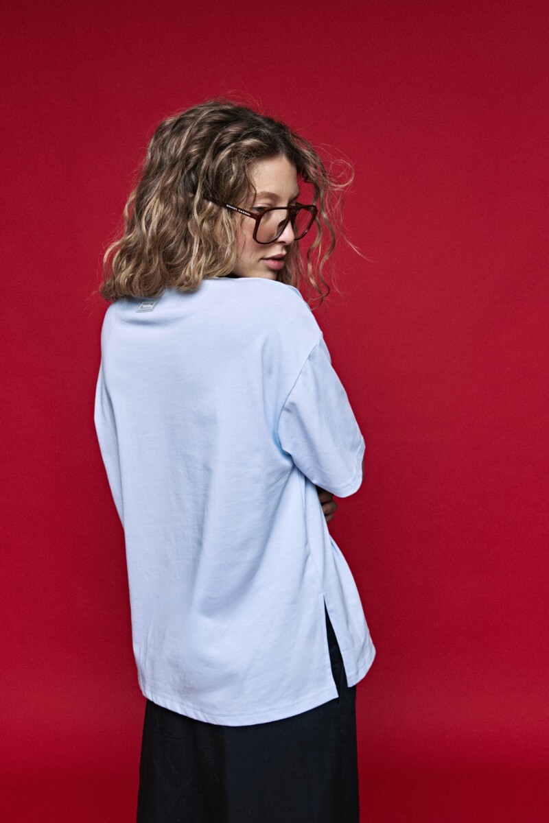 REMERA NARA Celeste