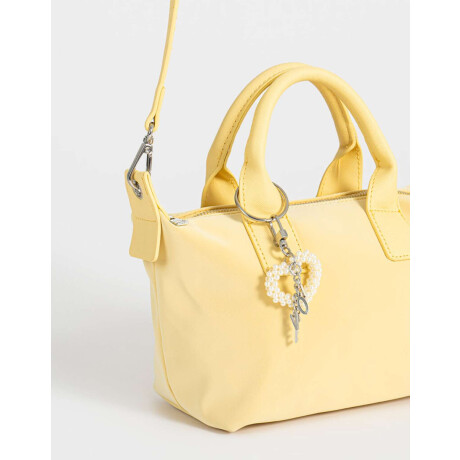 Cartera City Con Charm De Perlas Amarillo Claro