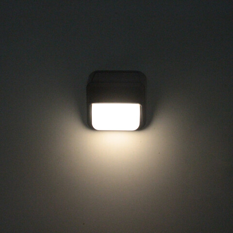 Aplique pared solar 40Lm/W negro cálido 85x85x52 IX4920