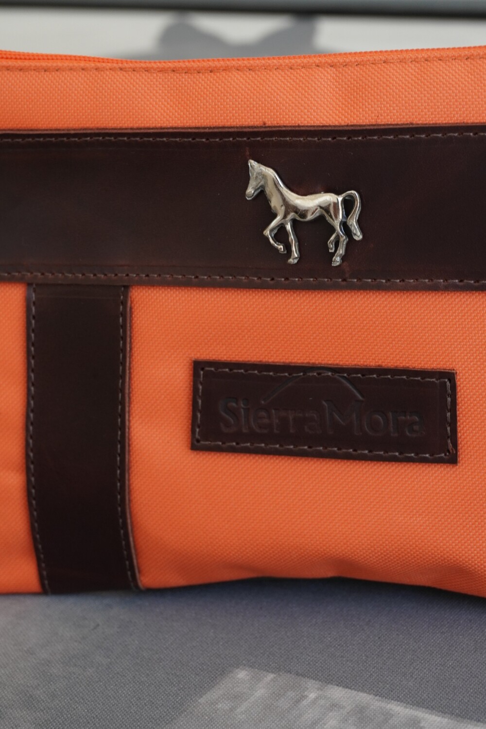Sobre Cartuchera Mustang Chocolate / Naranja