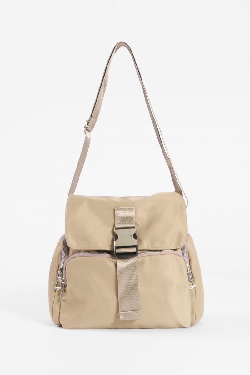 Bandolera de tela con tapa y hebilla beige