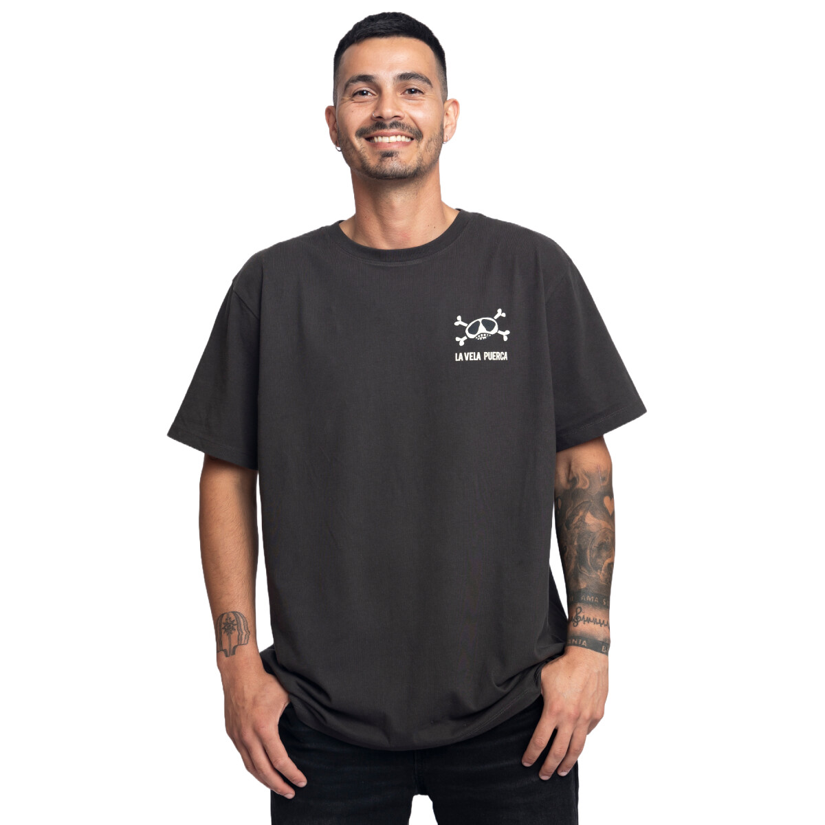 Remera La isla x La Vela - Calavera 