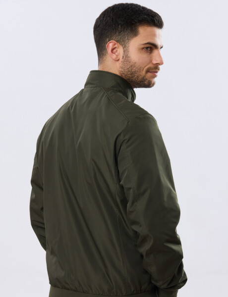 CAMPERA LIVIANA DE NYLON Verde