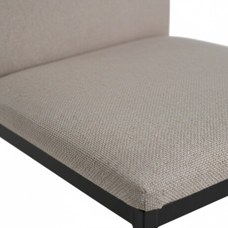 SILLA TAPIZADA CON PATAS DE METAL SILLA TAPIZADA CON PATAS DE METAL