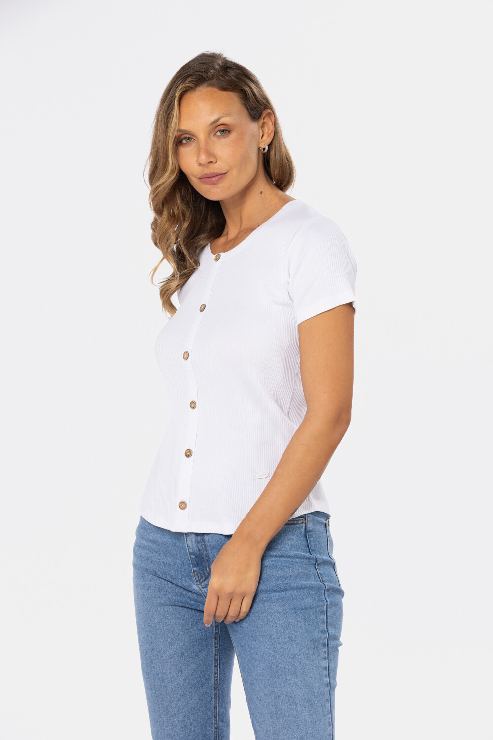 REMERA CON BOTONES Blanco
