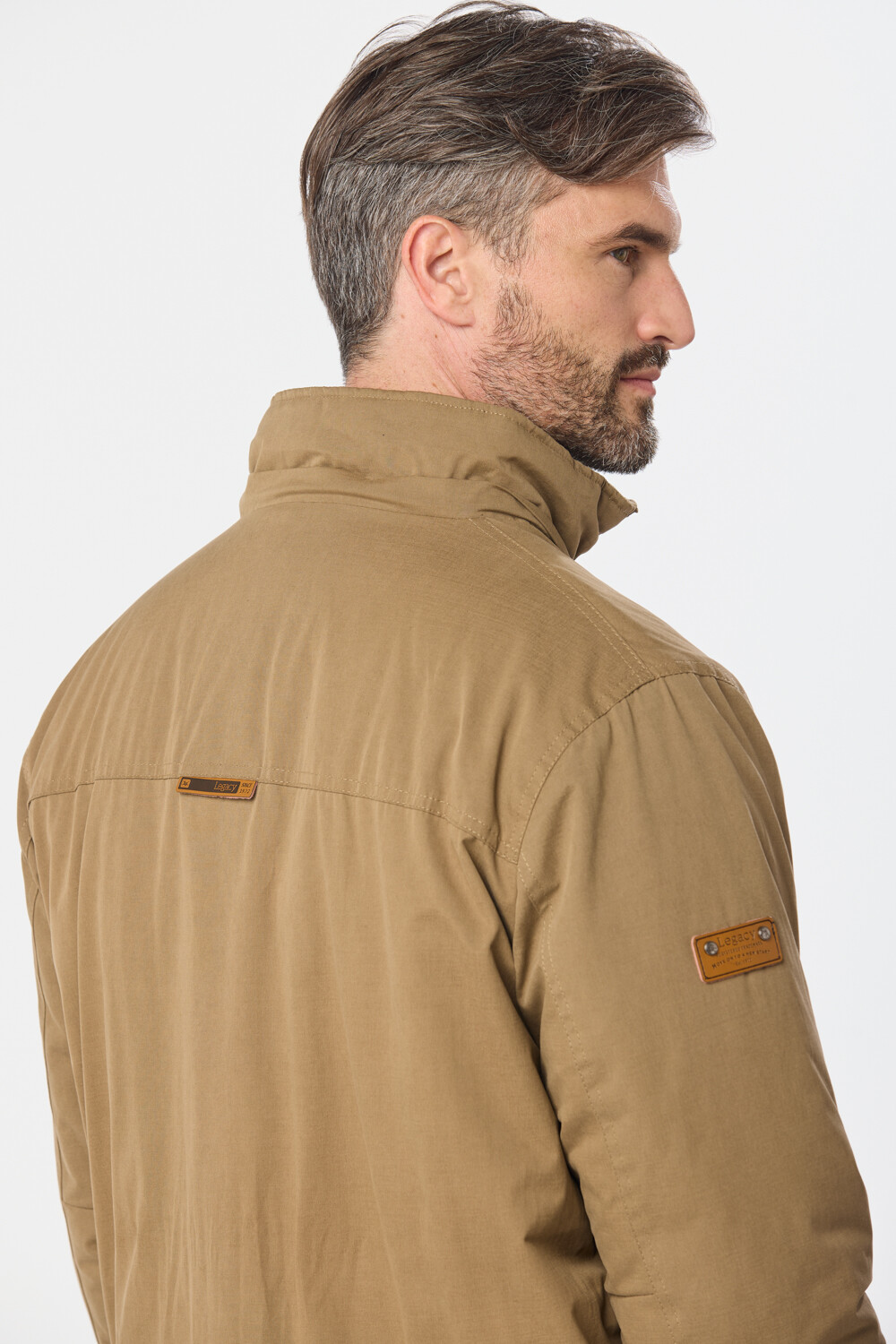 CAMPERA CON CAPUCHA DESMONTABLE Beige
