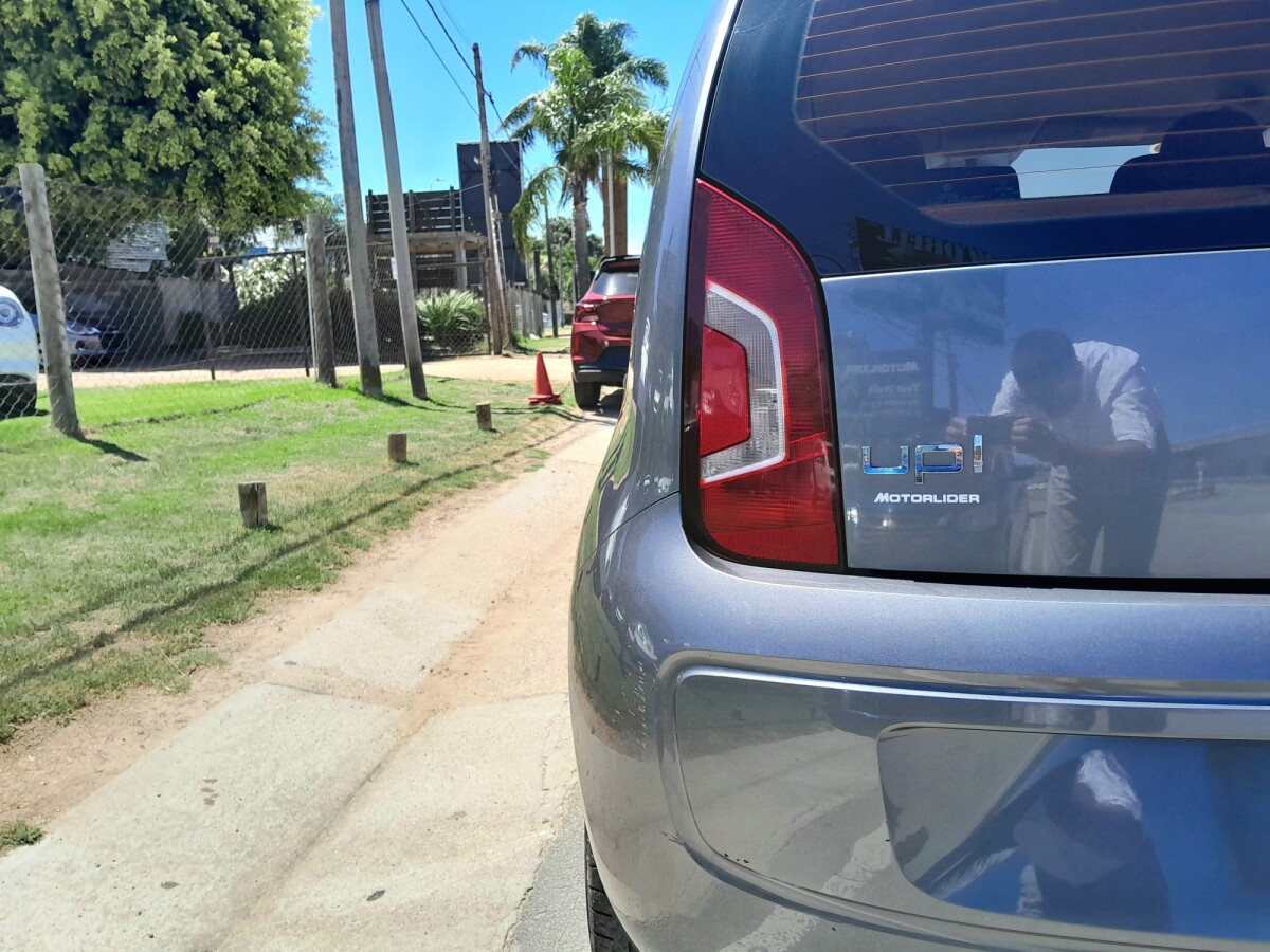 Volkswagen Up Move 1.0 Extra Full | Permuta / Financia Volkswagen Up Move 1.0 Extra Full | Permuta / Financia