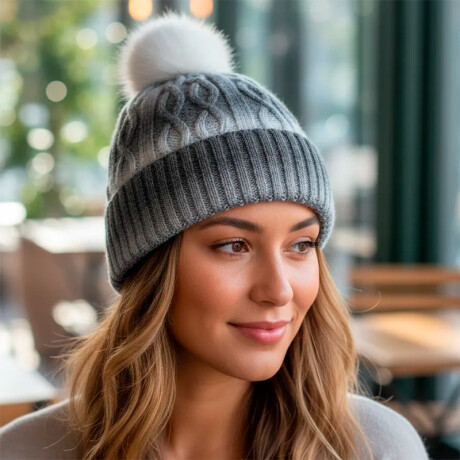Gorro De Lana PomPom Gris