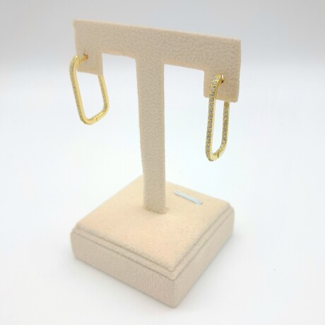 Par de aros de plata 925 con baño de oro amarillo y circonias. Par de aros de plata 925 con baño de oro amarillo y circonias.