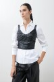Top eco cuero con cortes y tul negro
