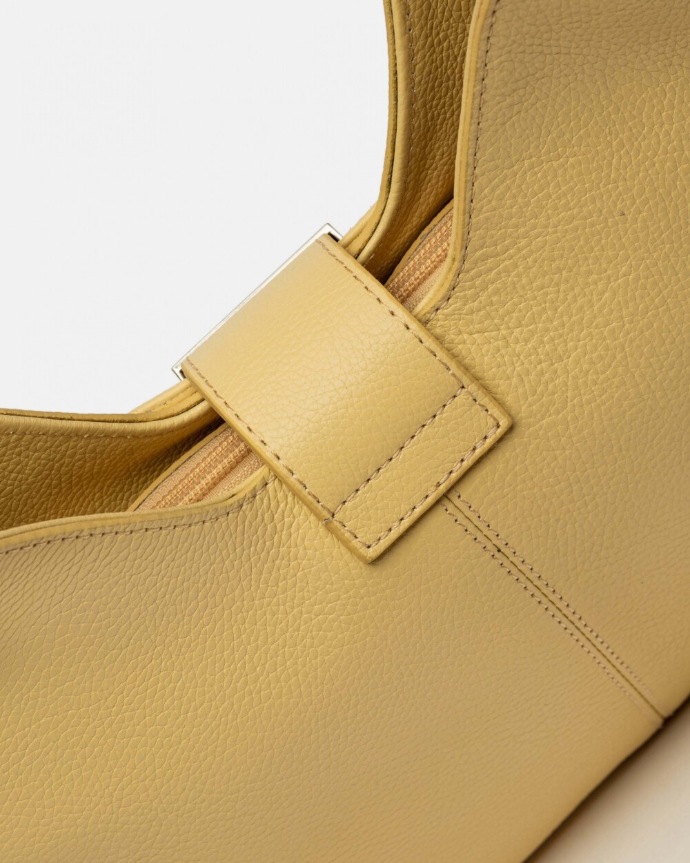 Bolso Signature en cuero graneado Vainilla