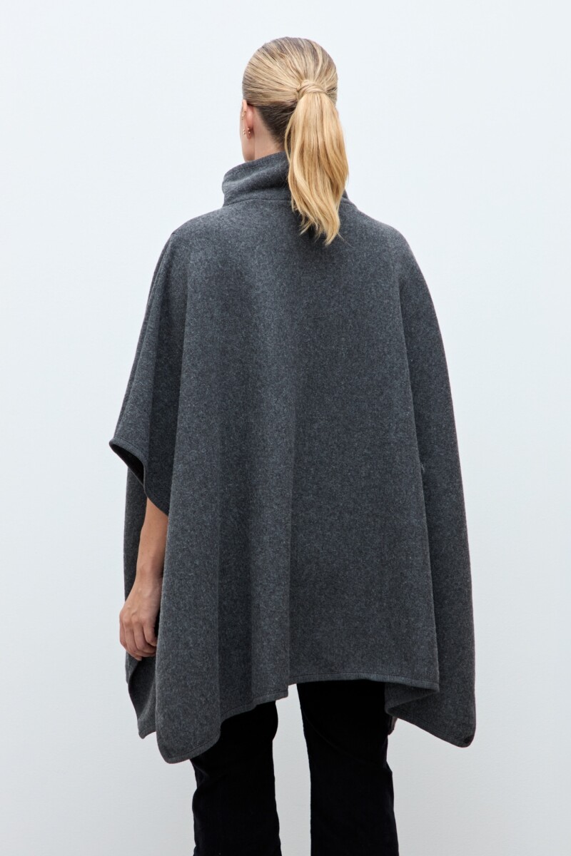 Capa con detalle capitoneado gris melange