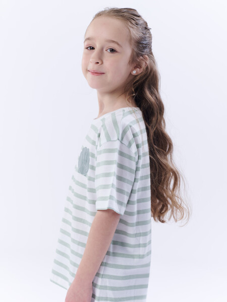 Remera Manga Corta Estampa Rayas Corazón Verde