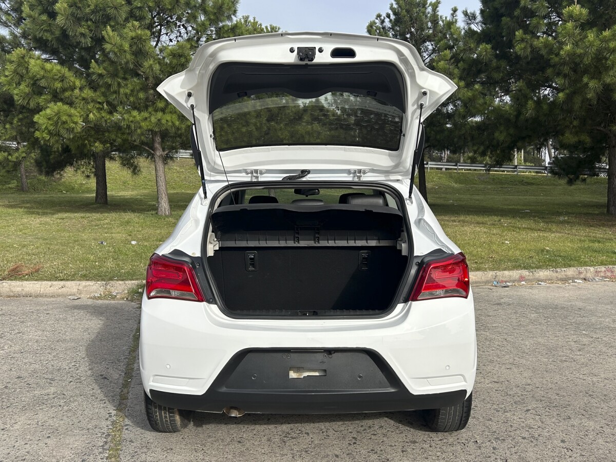 Chevrolet Onix Lt 2019 EXCELENTE ESTADO!| Permuta / Financia Chevrolet Onix Lt 2019 EXCELENTE ESTADO!| Permuta / Financia