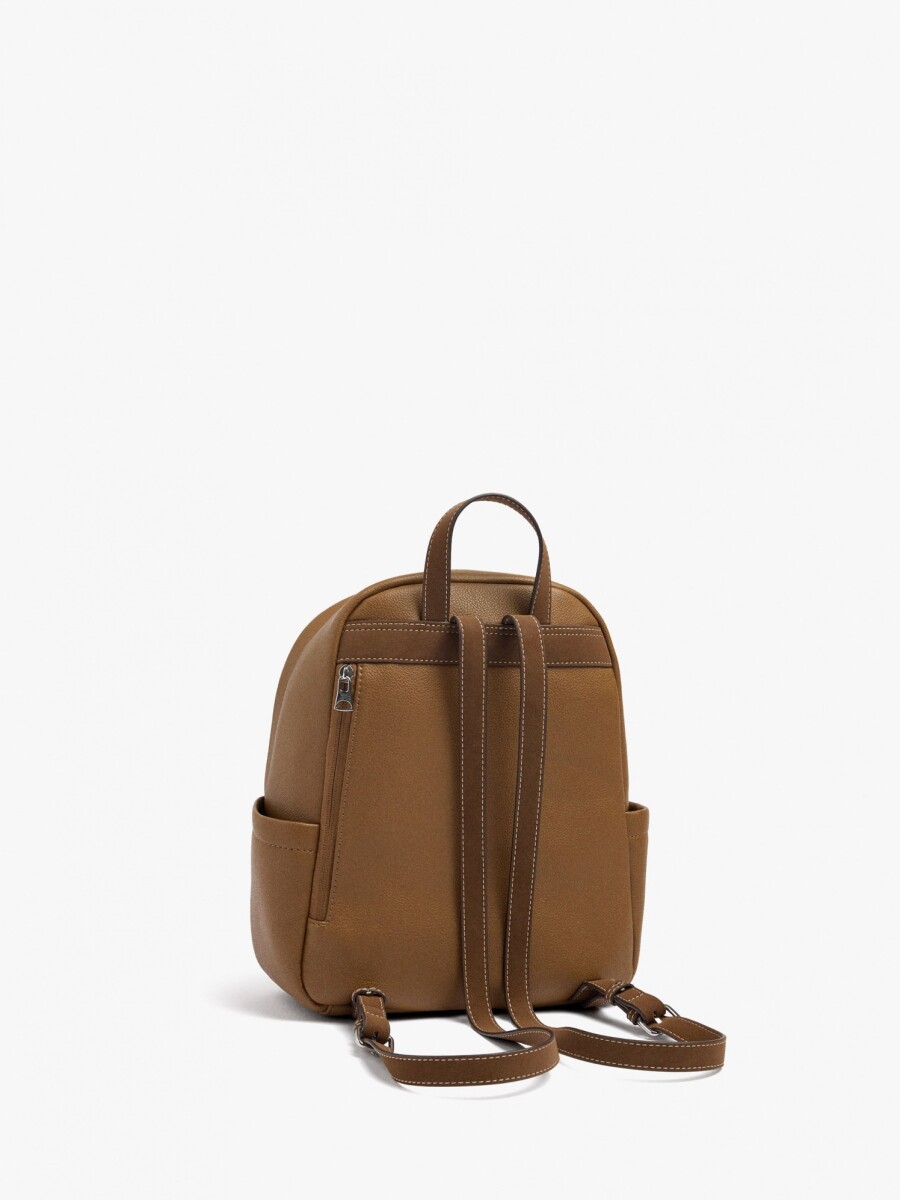 Mochila Básica Con Colgante camel