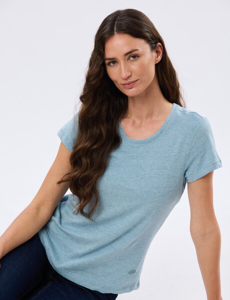 REMERA BÁSICA DE ALGODÓN Celeste