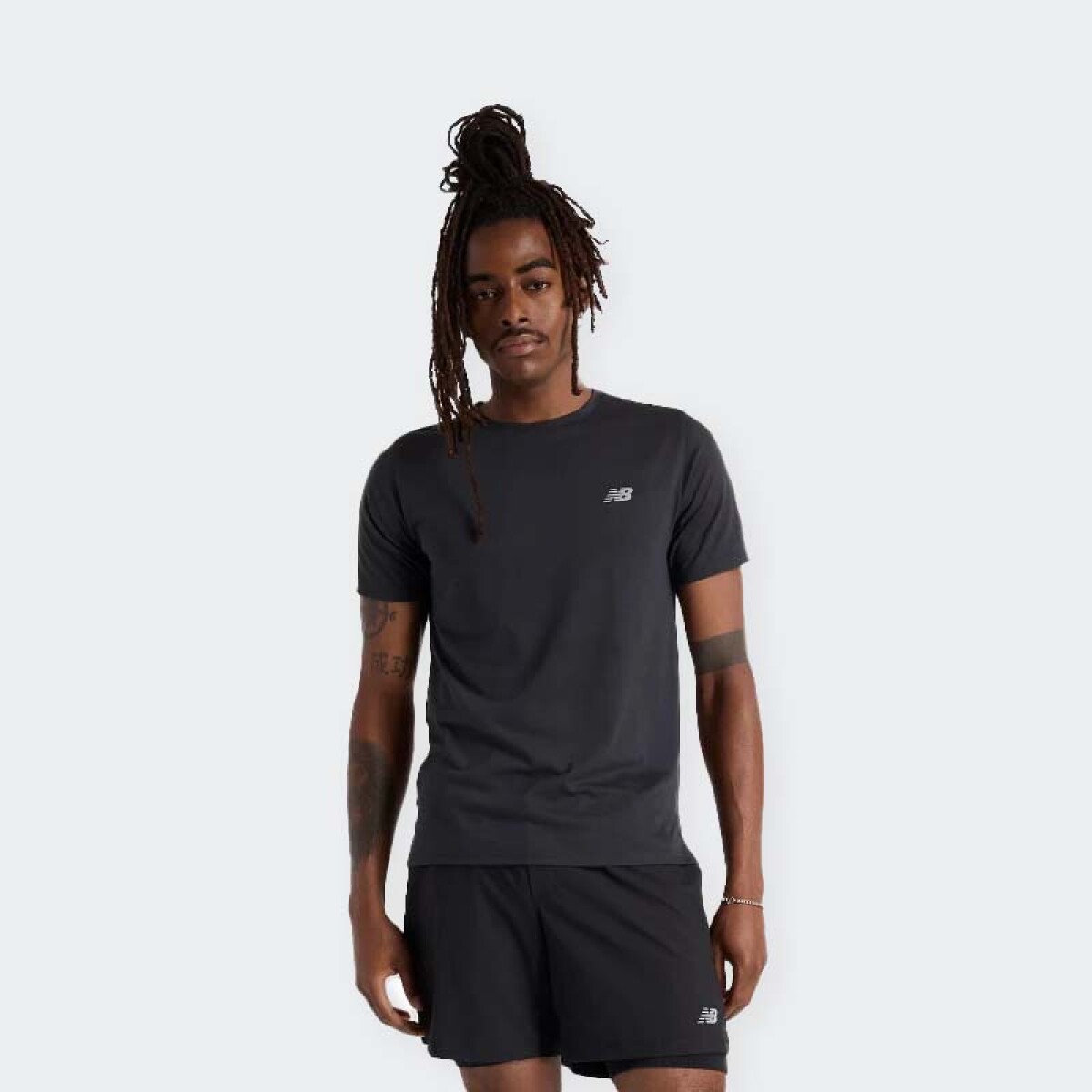 Remera New Balance Essentials - Negro 