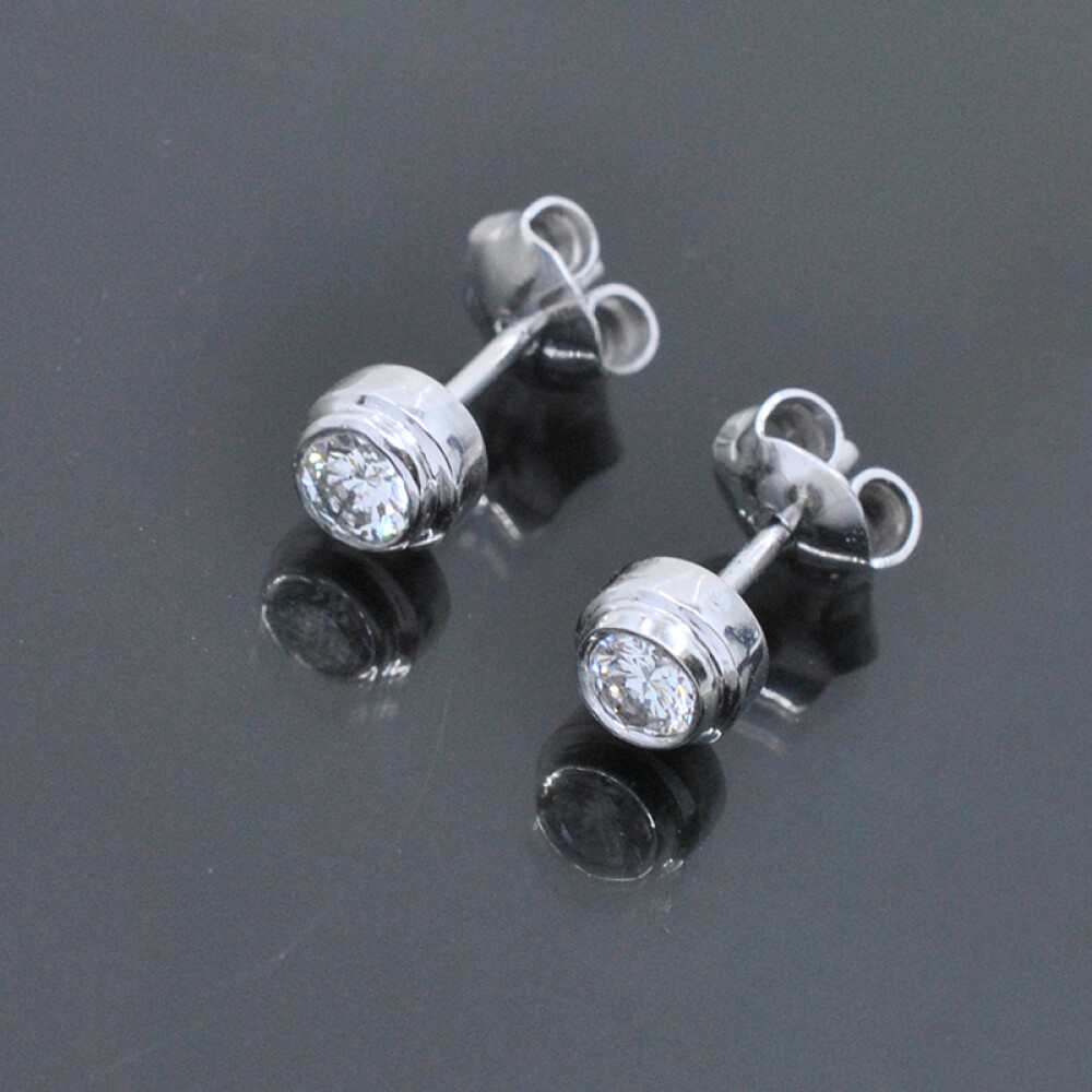 Caravanas en oro blanco 18k y brillantes Caravanas en oro blanco 18k y brillantes