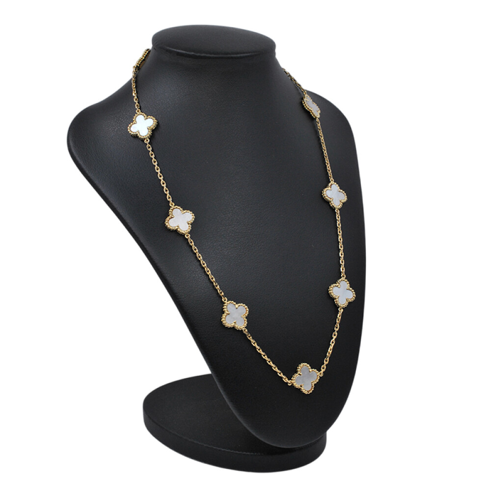 Collar en oro 18k y nácar modelo Alhambra. Largo 47 cm Collar en oro 18k y nácar modelo Alhambra. Largo 47 cm
