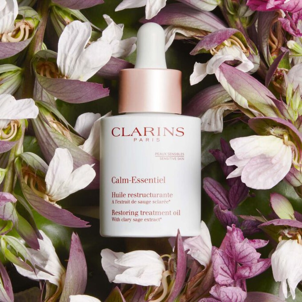 Clarins Calm Essentiel Restoring Treatment Oil 30ml Clarins Calm Essentiel Restoring Treatment Oil 30ml