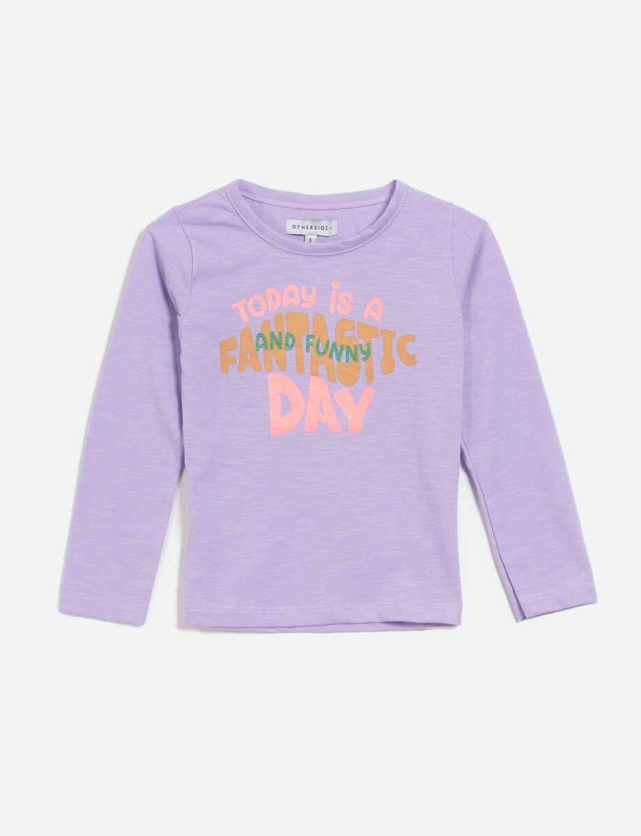 Remera Fantastic day - Lavanda 