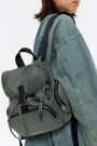 MOCHILA MEDIANA POCKET Gris