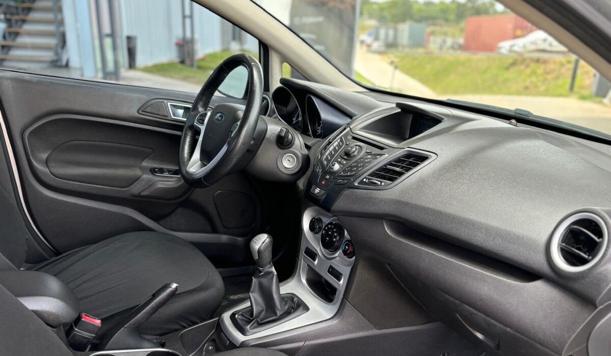 Ford Fiesta Sedan SE MT - 2014 Ford Fiesta Sedan SE MT - 2014