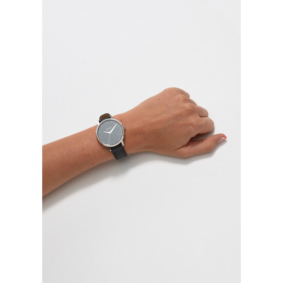 Reloj Nixon Fashion Cuero Negro 0