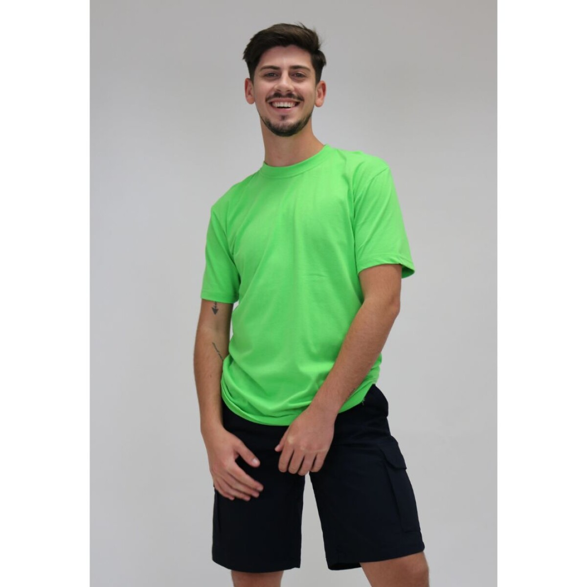 Camiseta Clásica / Básica - verde manzana 